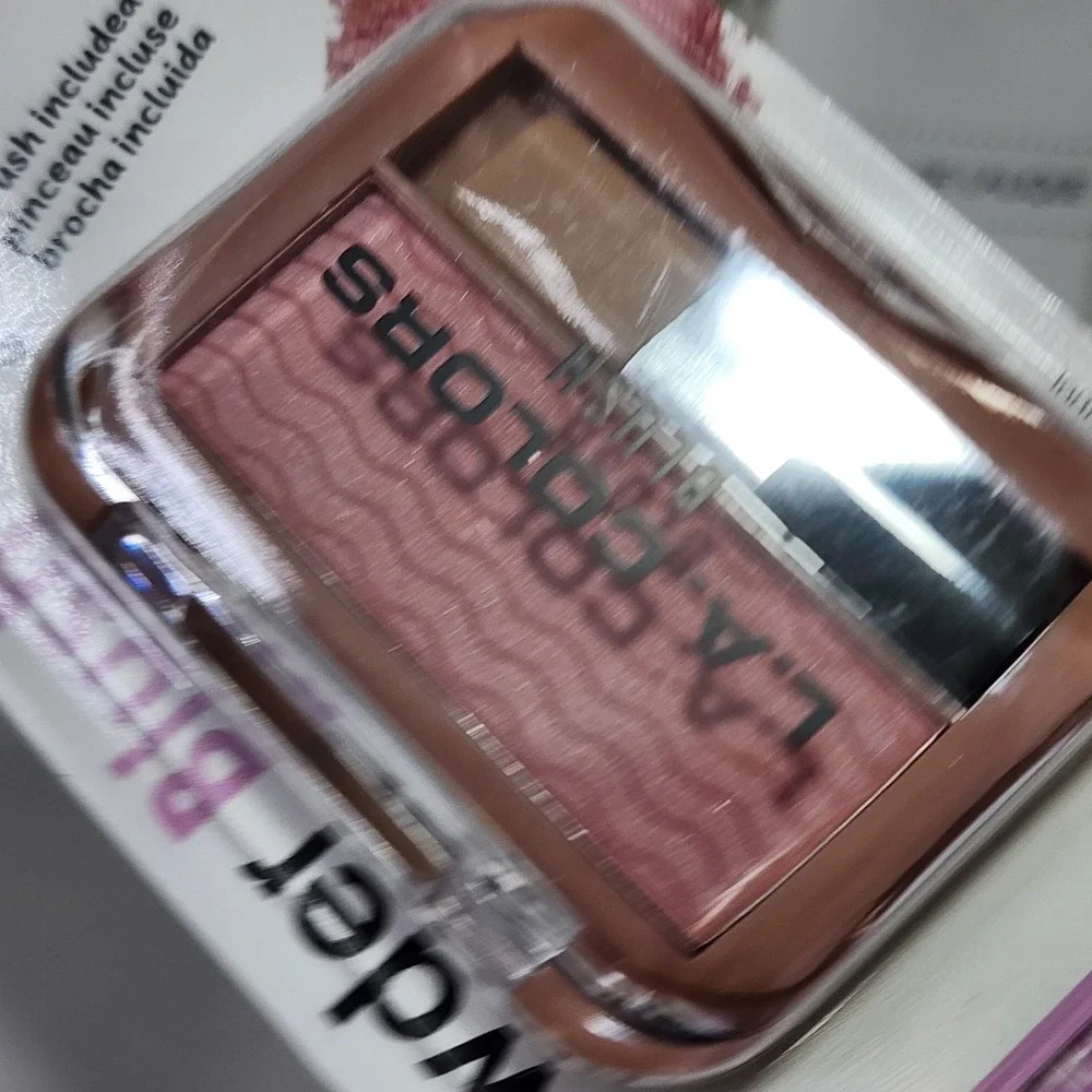 L.A. COLORS Powder Blush - Berry Pretty C62239 ~ 0.13 oz ~ New and Unopened